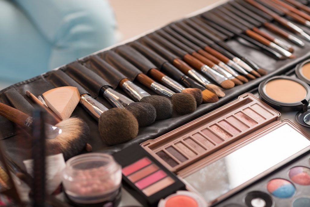 Wählen Sie Make-up von hochwertigen Marken
